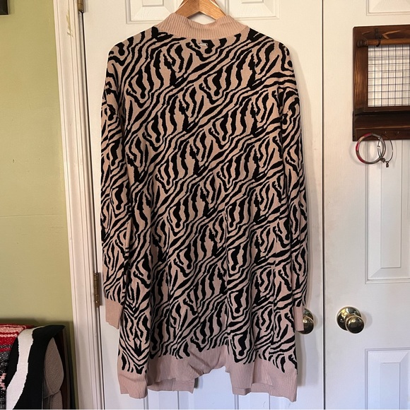 GUESS // Zebra-Print Cardigan - Picture 4 of 4